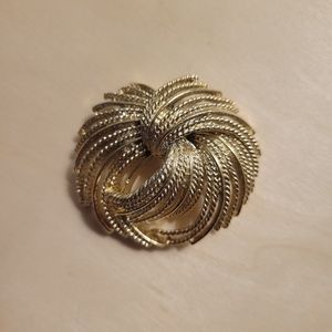 Gold brooch